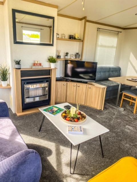 The Hygge Retreat At 7 Lakes Country Park, Lincolnshire Villa Crowle  Dış mekan fotoğraf